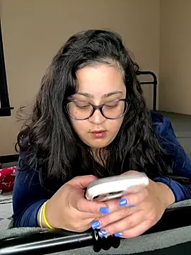 Snapshot of tillymarie34 chatting on 11-18-25, 06:01 tillymarie34 online show from 11-18-25, 06:01