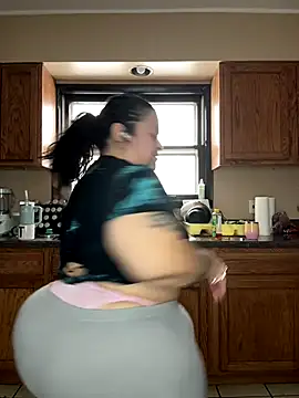 Snapshot of tillymarie34 chatting on 12-03-25, 05:11 tillymarie34 online show from 12-03-25, 05:11