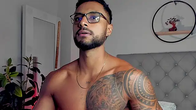 LiamGarcia1 online show from 02-13-25, 03:46