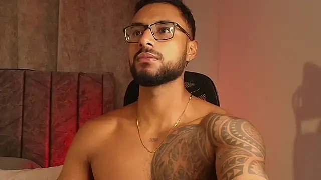 LiamGarcia1 online show from 02-15-25, 12:37