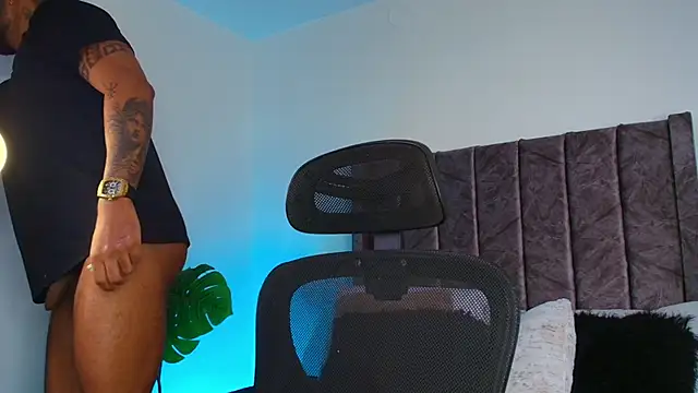 LiamGarcia1 online show from 10-11-25, 01:09