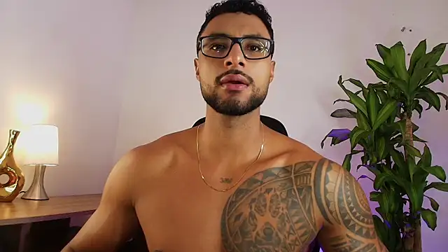 LiamGarcia1 online show from 01-07-26, 03:47