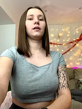 Snapshot of HotCaramellsTV chatting on 10-26-25, 12:33 HotCaramellsTV online show from 10-26-25, 12:33