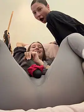 Snapshot of HotCaramellsTV chatting on 10-28-25, 10:41 HotCaramellsTV online show from 10-28-25, 10:41