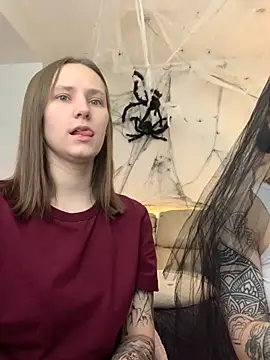 Snapshot of HotCaramellsTV chatting on 10-31-25, 07:31 HotCaramellsTV online show from 10-31-25, 07:31