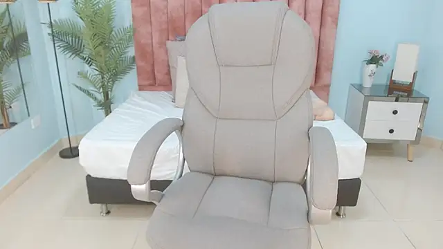 sussy leon online show from 11-20-25, 03:50