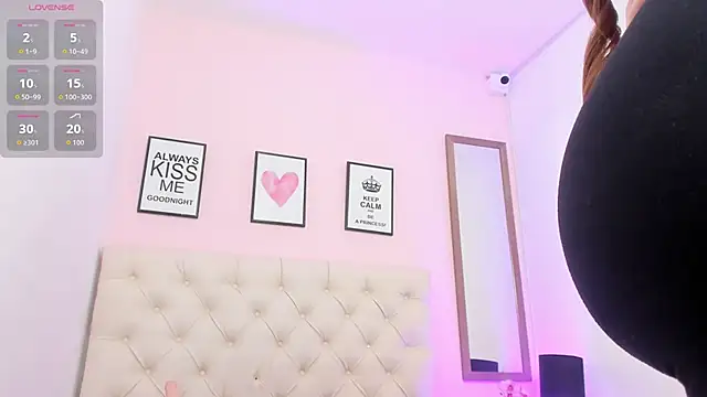 Snapshot of ElisabethMassey chatting on 11-26-25, 02:29 ElisabethMassey online show from 11-26-25, 02:29