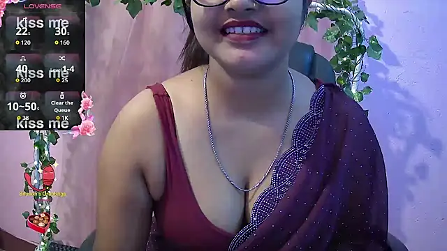 Snapshot of Pari-new chatting on 11-26-25, 04:24 Pari-new online show from 11-26-25, 04:24