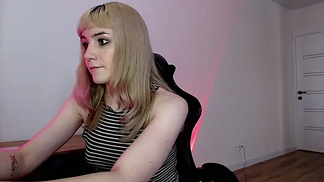 Princess Shy    online show from 03-04-25, 02:21