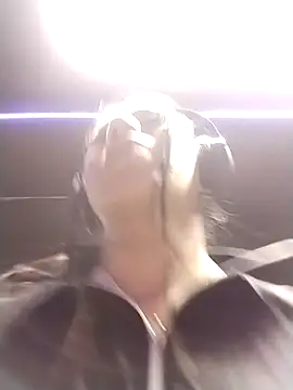 Snapshot of Karenn12 chatting on 09-19-25, 02:13 Karenn12 online show from 09-19-25, 02:13