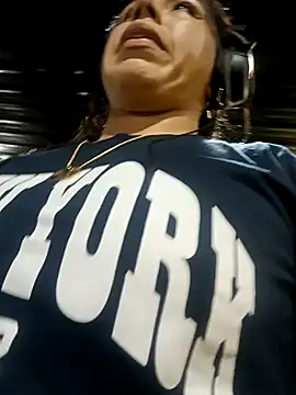 Snapshot of Karenn12 chatting on 11-06-25, 02:34 Karenn12 online show from 11-06-25, 02:34