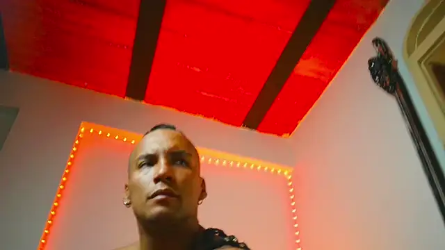 Leonnardo Jaramillo online show from 12-05-24, 03:06