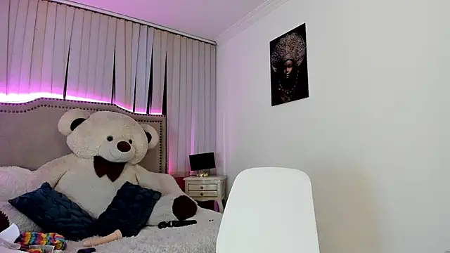 Snapshot of Valentina_Se chatting on 12-18-24, 09:25 Valentina Se online show from 12-18-24, 09:25