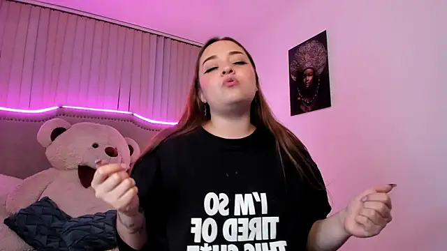 Snapshot of Valentina_Se chatting on 12-24-24, 04:11 Valentina Se online show from 12-24-24, 04:11