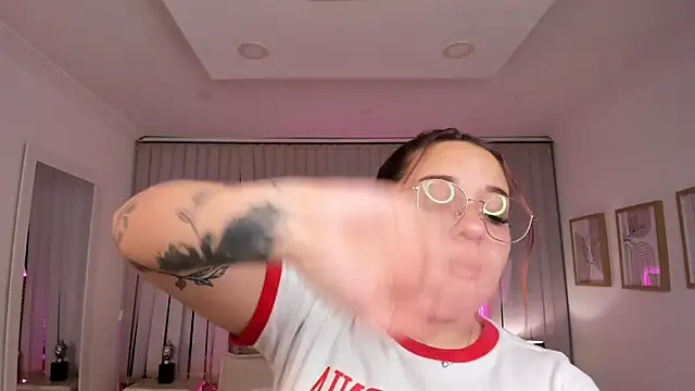 Snapshot of Valentina_Se chatting on 02-22-25, 04:18 Valentina Se online show from 02-22-25, 04:18