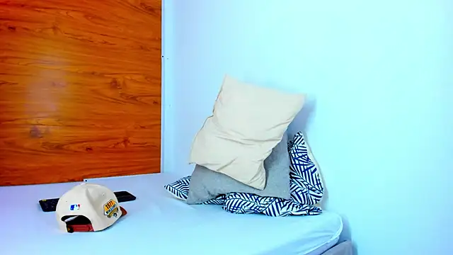 EVAN XOX online show from 12-18-24, 09:51