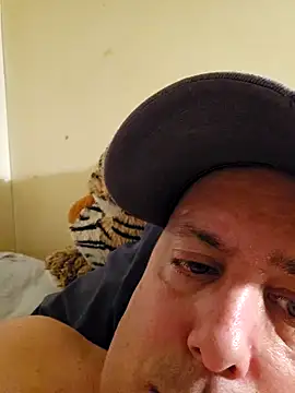 HeteroHotGuy1 online show from 12-11-24, 07:46