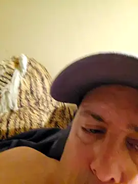 HeteroHotGuy1 online show from 12-27-24, 01:22