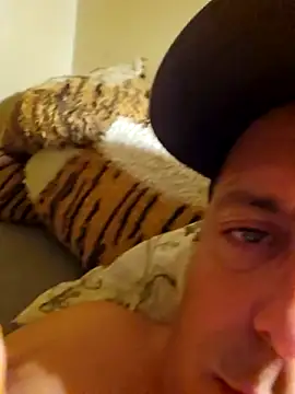 HeteroHotGuy1 online show from 09-24-25, 06:55