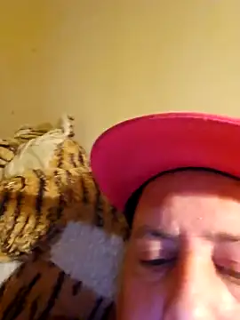 HeteroHotGuy1 online show from 10-19-25, 09:37