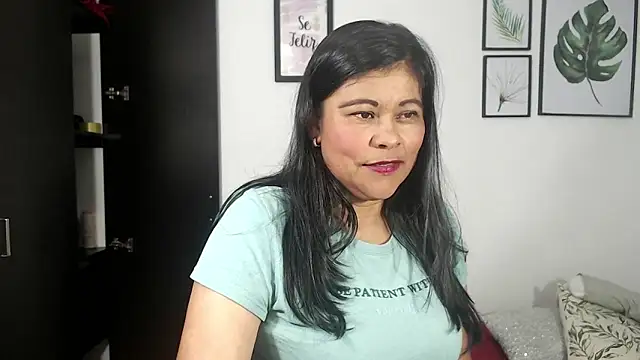 viki mom online show from 12-29-24, 03:22