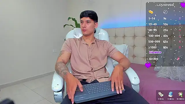 Snapshot of Damian23__ chatting on 01-31-25, 12:29 Damian23 online show from 01-31-25, 12:29