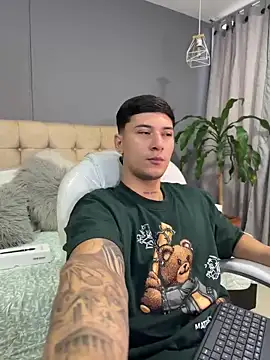 Snapshot of Damian23__ chatting on 09-10-25, 12:27 Damian23 online show from 09-10-25, 12:27