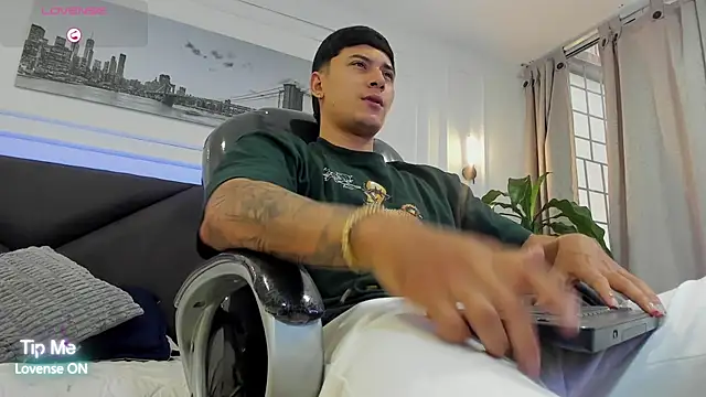 Snapshot of Damian23__ chatting on 02-17-26, 12:23 Damian23 online show from 02-17-26, 12:23