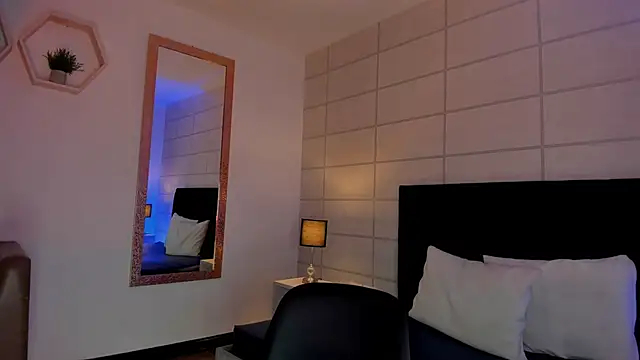 Christine Laam online show from 02-12-26, 12:11