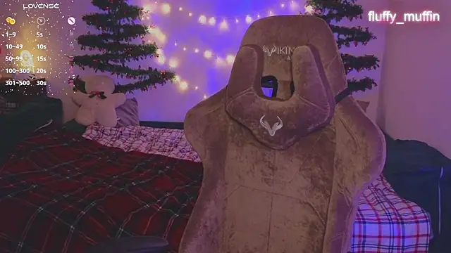 Snapshot of Fluffy_muffin_ chatting on 12-13-24, 07:10 Fluffy muffin  online show from 12-13-24, 07:10