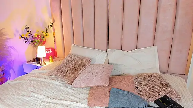 Milan ebony online show from 10-25-25, 11:29