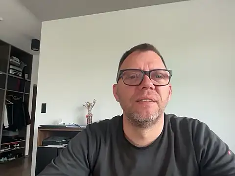 xmnbx77 online show from 10-15-25, 07:30