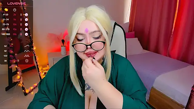 Snapshot of love_insidee chatting on 02-21-25, 11:33 love insidee online show from 02-21-25, 11:33