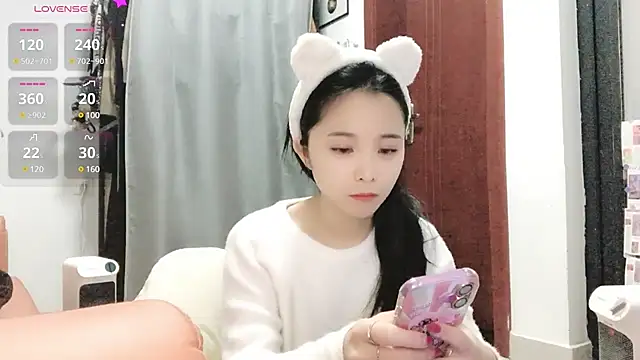 Snapshot of QQ88-99 chatting on 02-12-25, 09:10 QQ88-99 online show from 02-12-25, 09:10