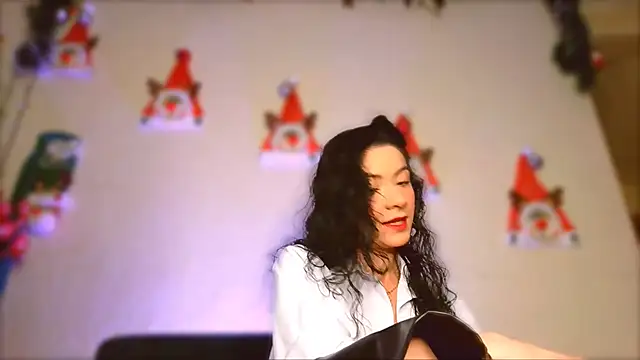 Snapshot of miabeautyxx chatting on 12-20-24, 11:32 miabeautyxx online show from 12-20-24, 11:32