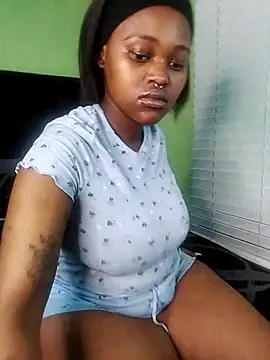 Snapshot of ThickPearlx23 chatting on 10-16-25, 02:45 ThickPearlx23 online show from 10-16-25, 02:45