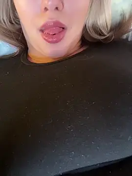 Snapshot of 69Laura696 chatting on 01-04-25, 12:27 69Laura696 online show from 01-04-25, 12:27