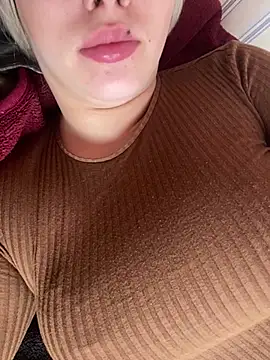 Snapshot of 69Laura696 chatting on 02-21-25, 09:34 69Laura696 online show from 02-21-25, 09:34