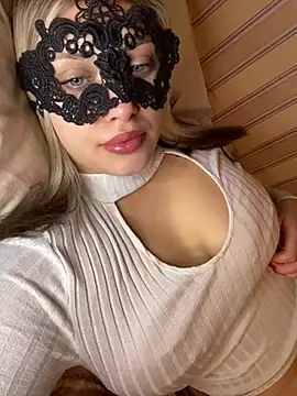 Snapshot of 69Laura696 chatting on 03-09-25, 05:28 69Laura696 online show from 03-09-25, 05:28