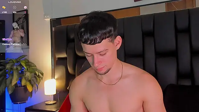 Snapshot of JadeSmiith_ chatting on 10-22-25, 10:53 JadeSmiith online show from 10-22-25, 10:53