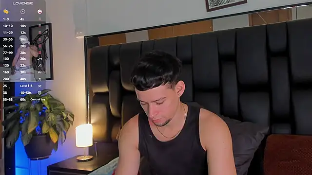 Snapshot of JadeSmiith_ chatting on 10-23-25, 10:30 JadeSmiith online show from 10-23-25, 10:30