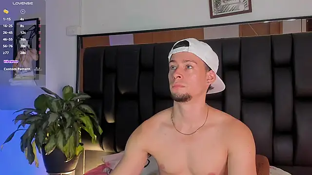 Snapshot of JadeSmiith_ chatting on 11-13-25, 10:19 JadeSmiith online show from 11-13-25, 10:19