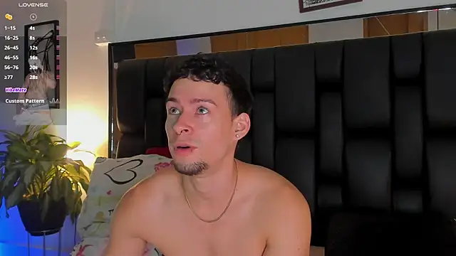 Snapshot of JadeSmiith_ chatting on 11-25-25, 10:43 JadeSmiith online show from 11-25-25, 10:43