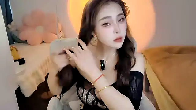 Snapshot of Ailisha66 chatting on 03-05-25, 12:27 Ailisha66 online show from 03-05-25, 12:27