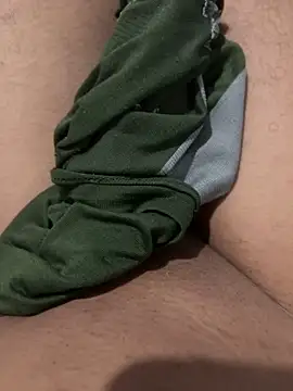 Snapshot of Yolngg chatting on 10-12-25, 03:11 Yolngg online show from 10-12-25, 03:11