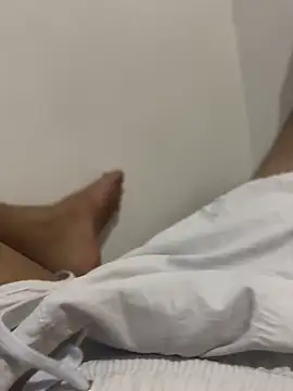 Snapshot of Yolngg chatting on 10-16-25, 08:43 Yolngg online show from 10-16-25, 08:43