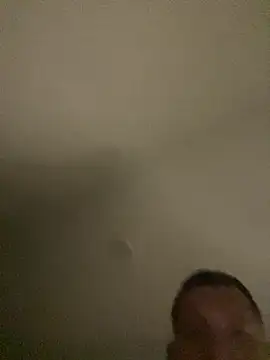 Snapshot of Yolngg chatting on 10-23-25, 12:43 Yolngg online show from 10-23-25, 12:43