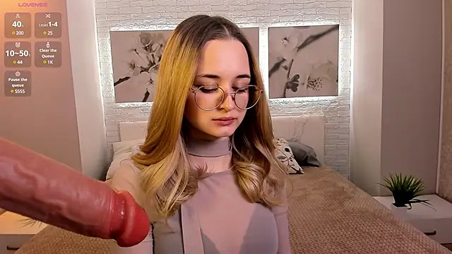 Tiffanyhunt online show from 03-21-25, 02:18