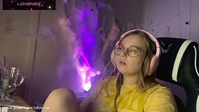 JacyWinslat online show from 10-31-25, 08:43