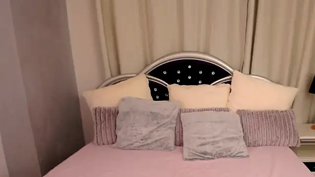 Snapshot of JessieePink chatting on 01-14-25, 05:23 JessieePink online show from 01-14-25, 05:23